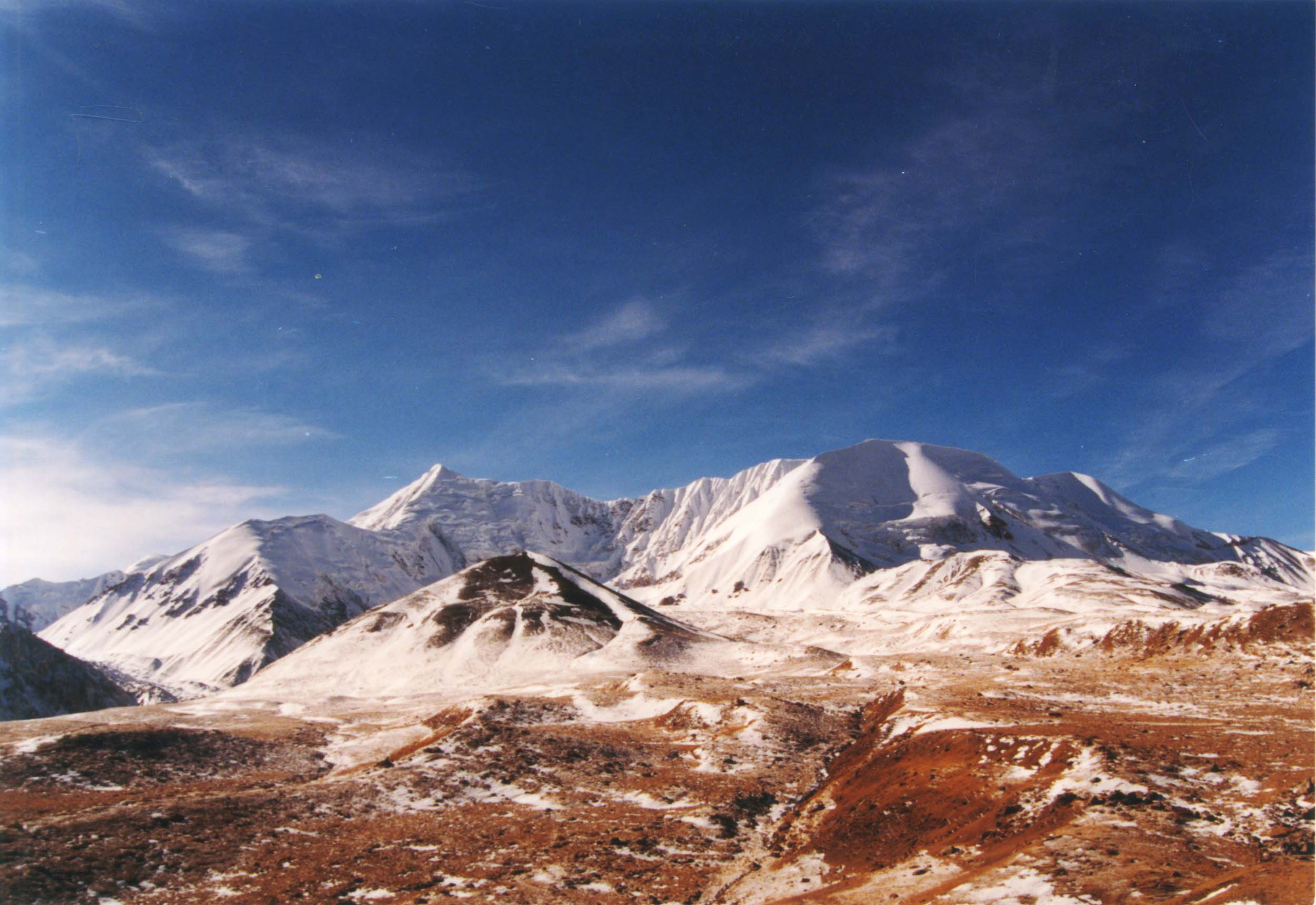 格萨尔故事中,坐落在青海果洛玛沁县境内的阿尼玛卿雪山,是格萨尔的寄